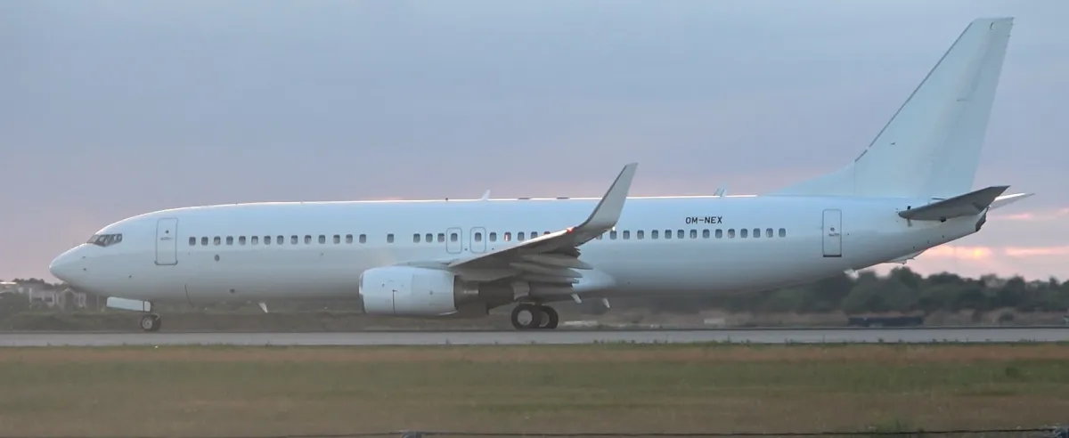 AirExplore Boeing 737 800 OM NEX 041 Startabbruch