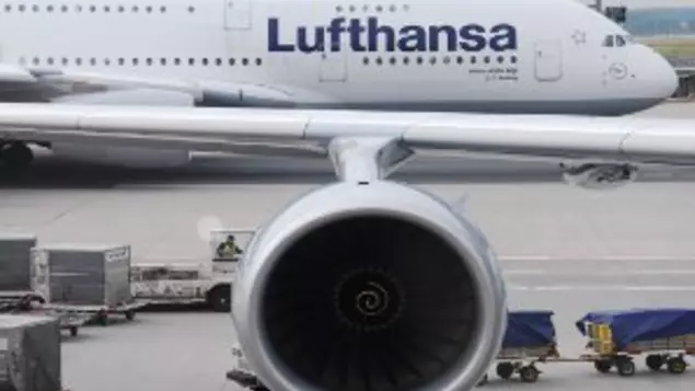 Wie fliegt man mit Premium-Airlines günstig?