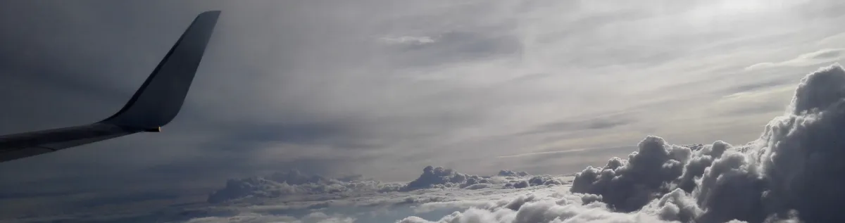 2019 wolken klima fluegel flugzeug schmal2