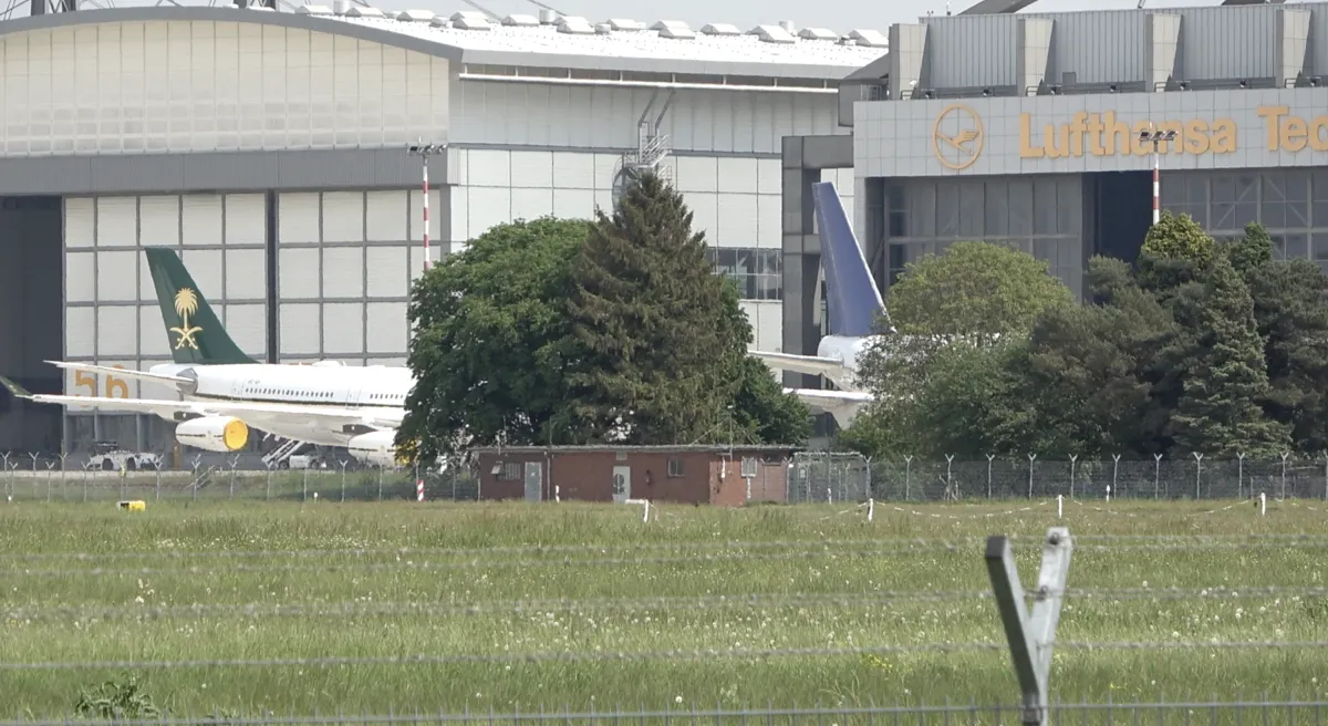 Lufthansa Technik Hamburg HAM Saudia A340 B747